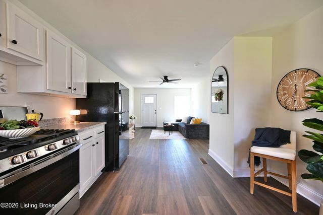 2801 Narragansett Dr, Louisville, KY 40210