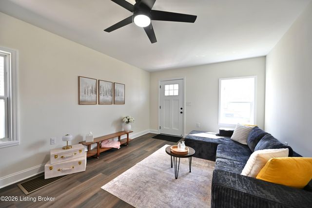 2801 Narragansett Dr, Louisville, KY 40210