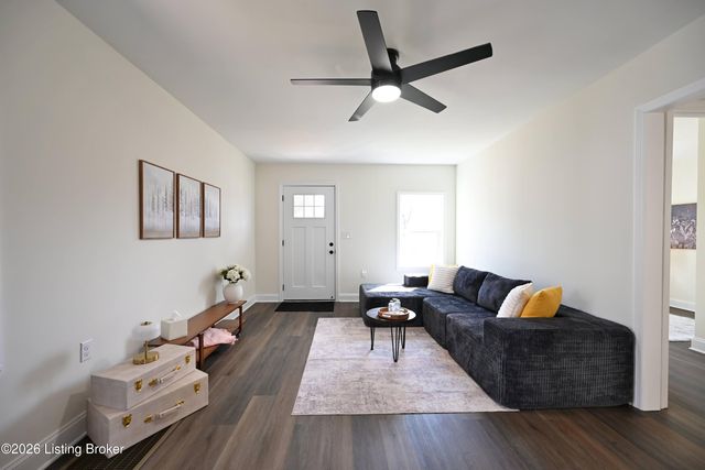 2801 Narragansett Dr, Louisville, KY 40210