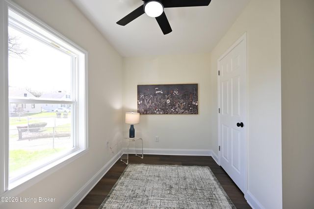 2801 Narragansett Dr, Louisville, KY 40210