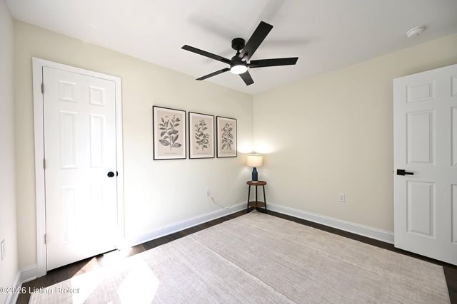 2801 Narragansett Dr, Louisville, KY 40210