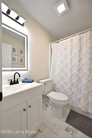 2801 Narragansett Dr, Louisville, KY 40210