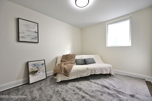 2801 Narragansett Dr, Louisville, KY 40210