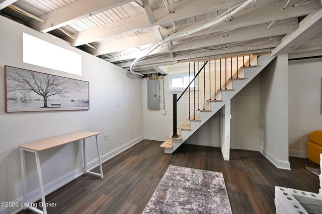 2801 Narragansett Dr, Louisville, KY 40210