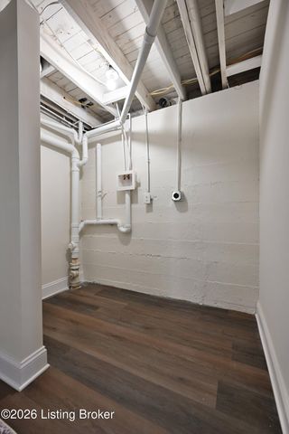 2801 Narragansett Dr, Louisville, KY 40210