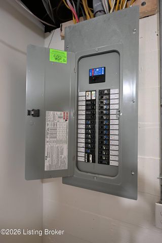 2801 Narragansett Dr, Louisville, KY 40210