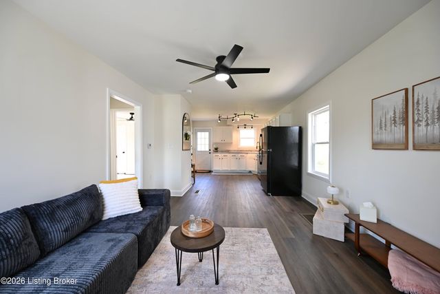 2801 Narragansett Dr, Louisville, KY 40210