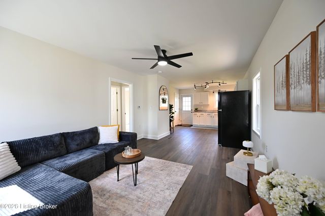 2801 Narragansett Dr, Louisville, KY 40210