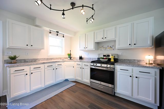 2801 Narragansett Dr, Louisville, KY 40210