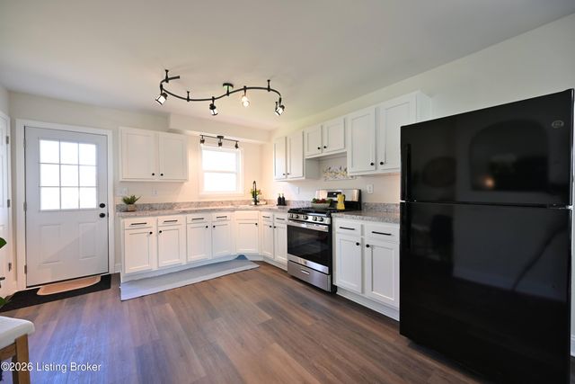 2801 Narragansett Dr, Louisville, KY 40210