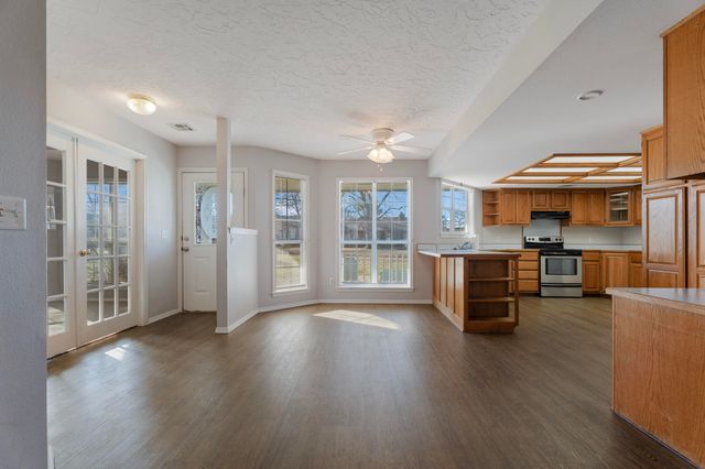 827 Apple Drive, Grove, OK 74344