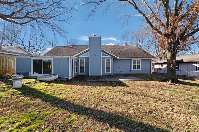 827 Apple Drive, Grove, OK 74344