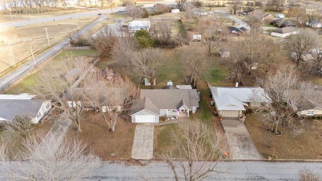 827 Apple Drive, Grove, OK 74344