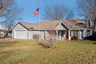 827 Apple Drive, Grove, OK 74344