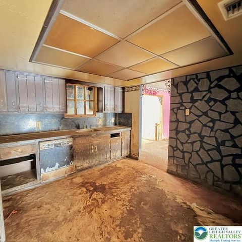 616 Almond Road, Lehigh Twp, PA 18088