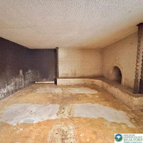 616 Almond Road, Lehigh Twp, PA 18088