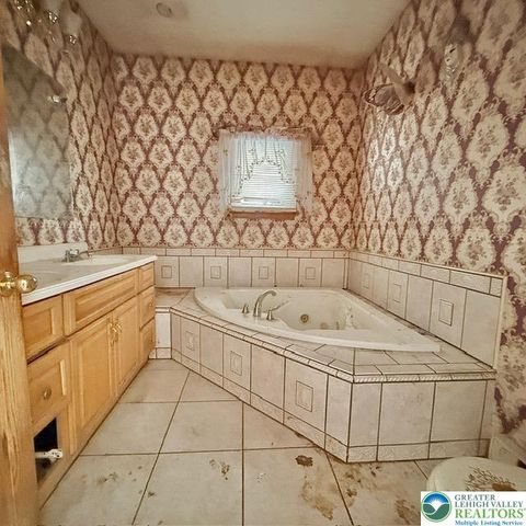 616 Almond Road, Lehigh Twp, PA 18088