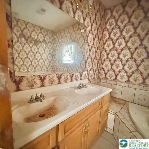 616 Almond Road, Lehigh Twp, PA 18088