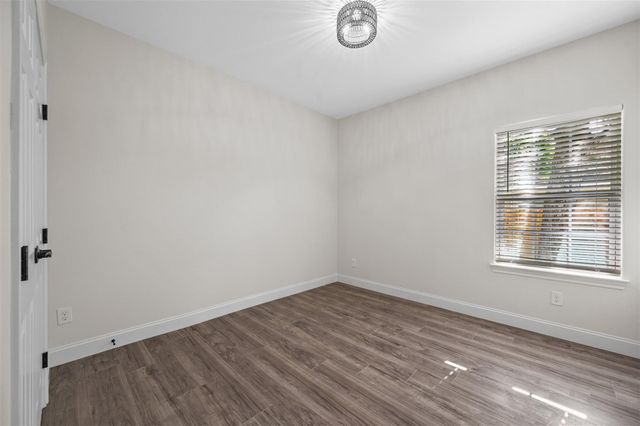 5804 Houghton Avenue, Fort Worth, TX 76107