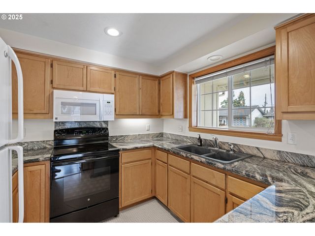 662 S 44TH St, Springfield, OR 97478