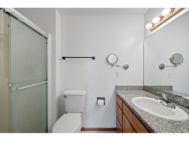 662 S 44TH St, Springfield, OR 97478