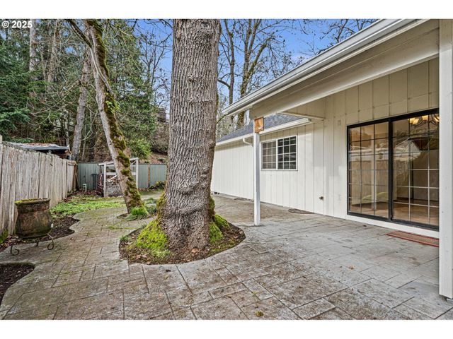 662 S 44TH St, Springfield, OR 97478