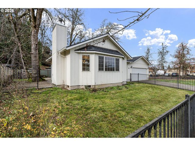 662 S 44TH St, Springfield, OR 97478