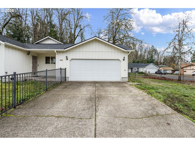 662 S 44TH St, Springfield, OR 97478