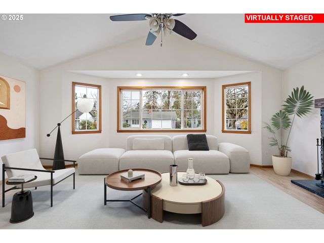 662 S 44TH St, Springfield, OR 97478