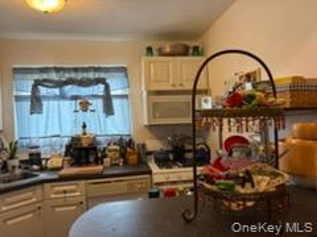 955 Fenwood Drive 1, Valley Stream, NY 11580 — photo 2