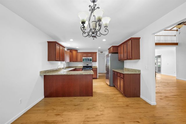 8313 Pine Creek Drive, Utica, MI 48316