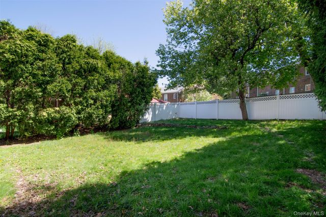 53 Mohican Park Avenue, Dobbs Ferry, NY 10522