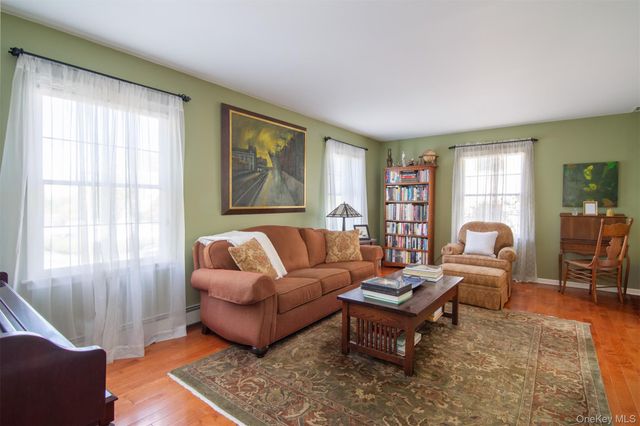 53 Mohican Park Avenue, Dobbs Ferry, NY 10522