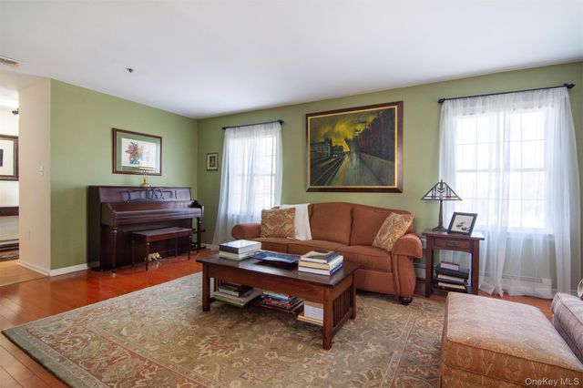 53 Mohican Park Avenue, Dobbs Ferry, NY 10522