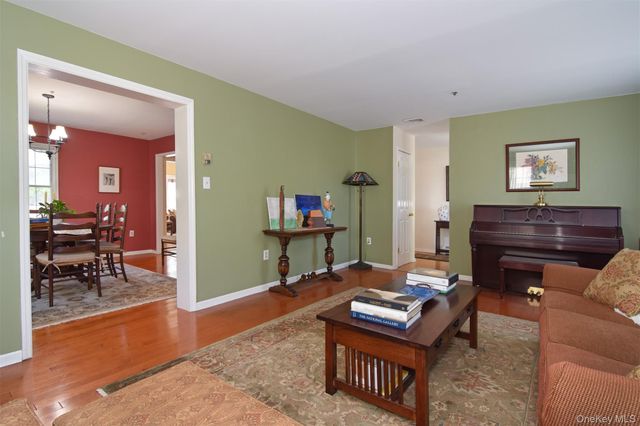 53 Mohican Park Avenue, Dobbs Ferry, NY 10522