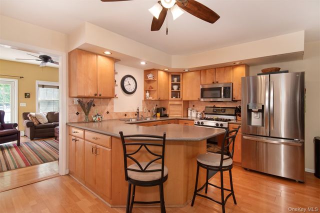 53 Mohican Park Avenue, Dobbs Ferry, NY 10522