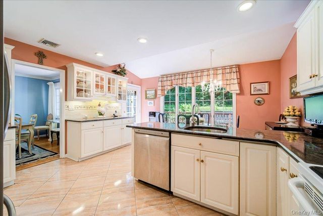 21 Midland Avenue, Central Valley, NY 10917