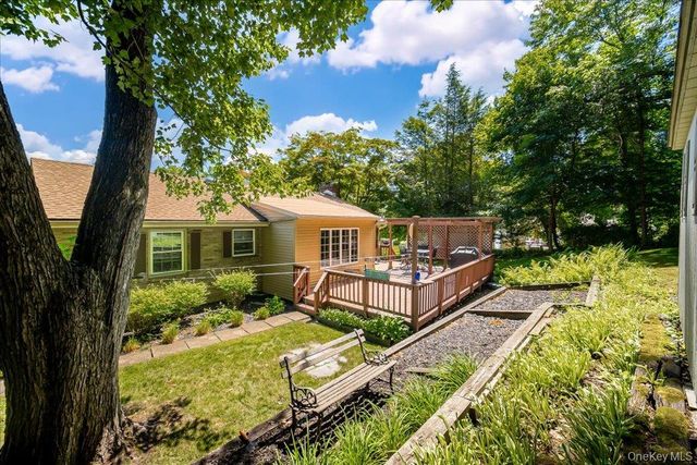 21 Midland Avenue, Central Valley, NY 10917