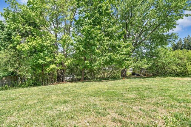 3824 Yellow Mountain RD, Roanoke, VA 24014