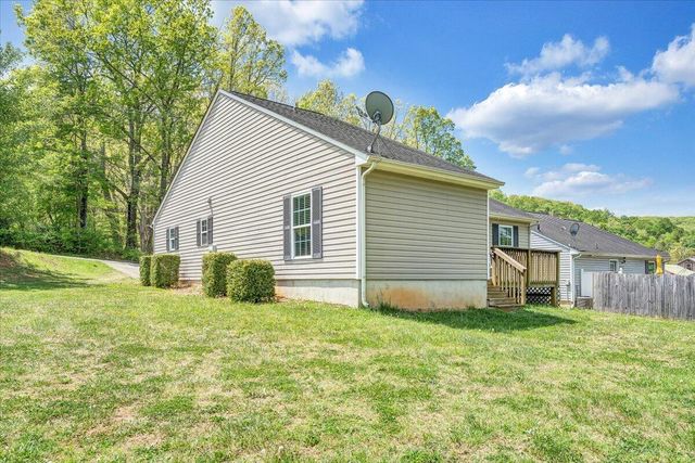 3824 Yellow Mountain RD, Roanoke, VA 24014