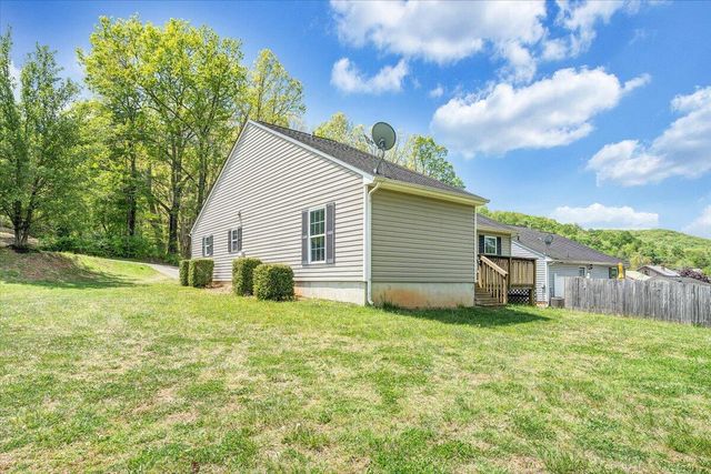 3824 Yellow Mountain RD, Roanoke, VA 24014