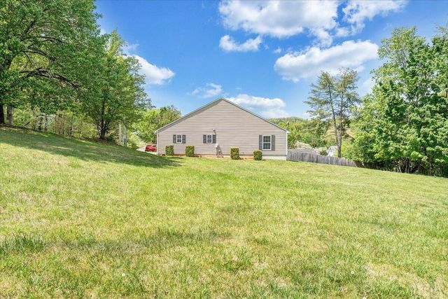 3824 Yellow Mountain RD, Roanoke, VA 24014