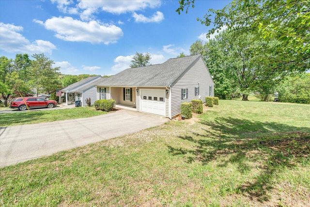 3824 Yellow Mountain RD, Roanoke, VA 24014