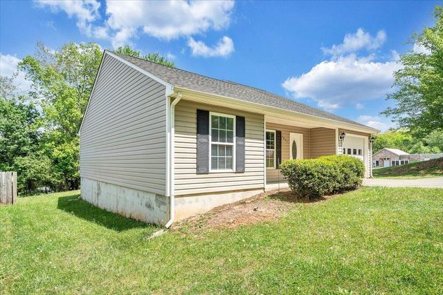 3824 Yellow Mountain RD, Roanoke, VA 24014