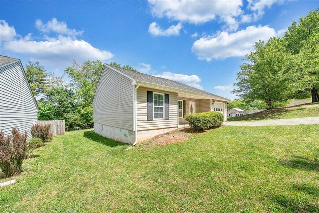 3824 Yellow Mountain RD, Roanoke, VA 24014