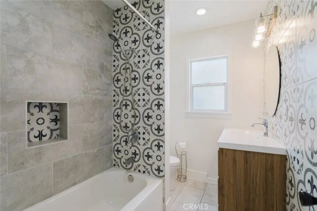 10423--10425 Mcclemont Avenue, Tujunga, CA 91042