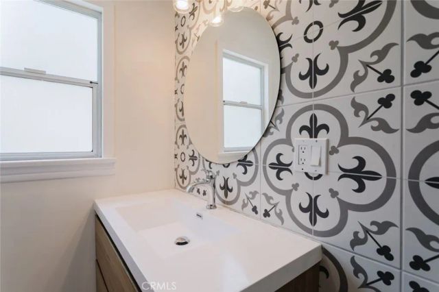 10423--10425 Mcclemont Avenue, Tujunga, CA 91042