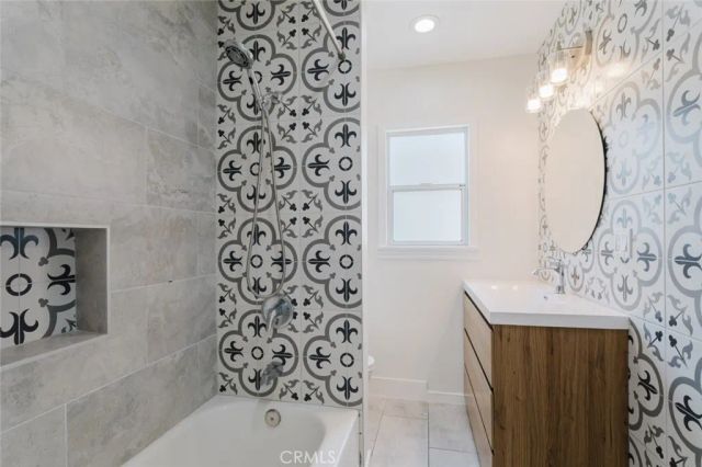 10423--10425 Mcclemont Avenue, Tujunga, CA 91042