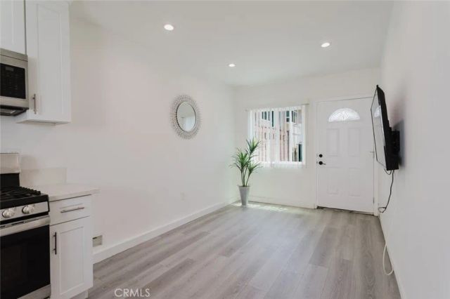 10423--10425 Mcclemont Avenue, Tujunga, CA 91042