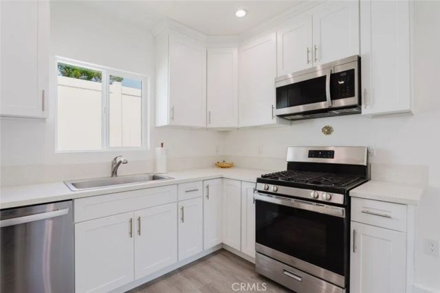 10423--10425 Mcclemont Avenue, Tujunga, CA 91042